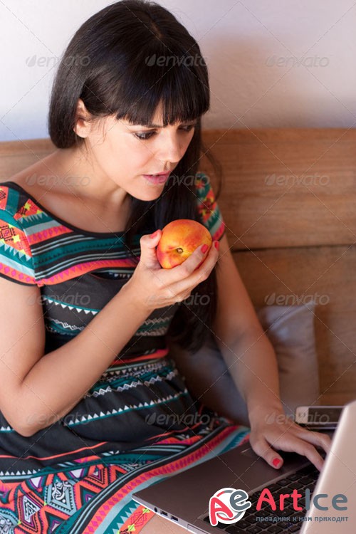 PhotoDune Young woman having a healthy snack while working 5580472