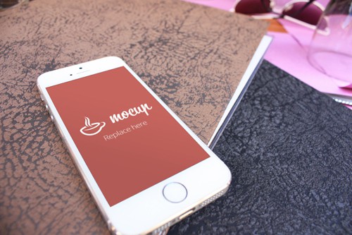 iPhone 5S Mockup Per Favore PSD Template